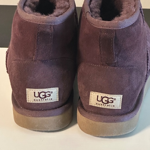 Uggs Women Boots - Picture 9 of 10